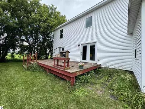 Exterior - 8611 S Wise Rd, Shepherd, MI 48883 photo 3 of 10