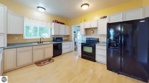 Kitchen - 8611 S Wise Rd, Shepherd, MI 48883 photo 2 of 2