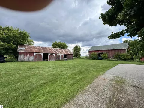 Exterior - 8611 S Wise Rd, Shepherd, MI 48883 photo 6 of 10