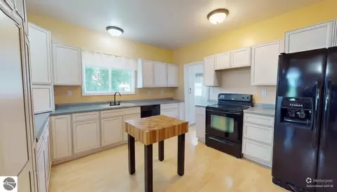 Kitchen - 8611 S Wise Rd, Shepherd, MI 48883 photo 1 of 2