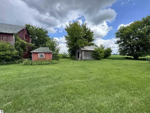 Exterior - 8611 S Wise Rd, Shepherd, MI 48883 photo 8 of 10