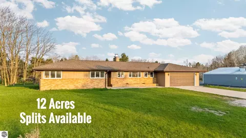 402 S Division St, Bellaire, MI 49615