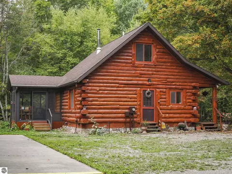 9098 Sunset Trl NE, Mancelona, MI 49659