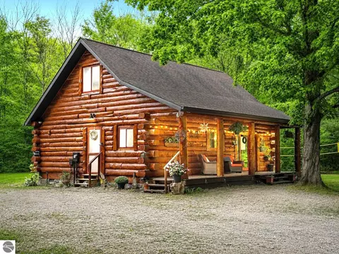 9098 Sunset Trl NE, Mancelona, MI 49659