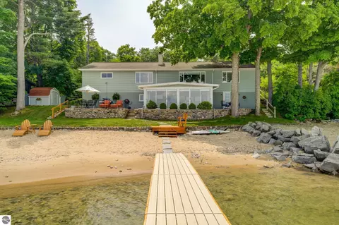 11711 S West Bay Shore Dr, Traverse City, MI 49684