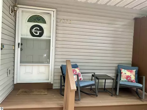 4003 Robin Hood Ln, Traverse City, MI 49686