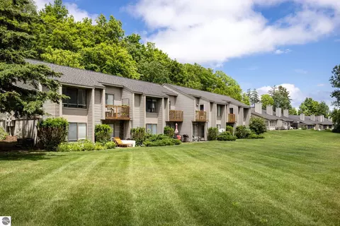 11255 E Fort Rd #E-2, Suttons Bay, MI 49682