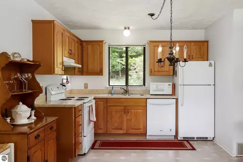 Kitchen - 11255 E Fort Rd #E-2, Suttons Bay, MI 49682 photo 2 of 3