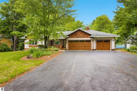 9506 Lakeside Dr, Alden, MI 49612