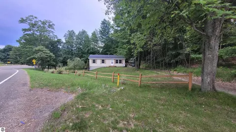 3962 Holiday, Traverse City, MI 49686