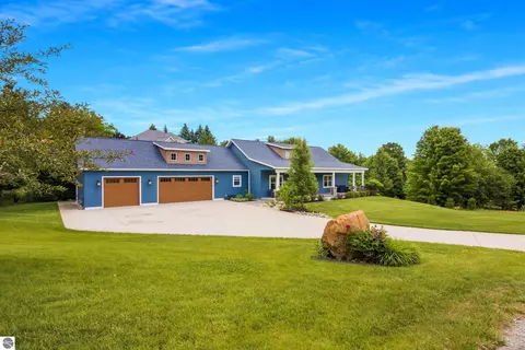 4674 Morning Glory Ln, Traverse City, MI 49684