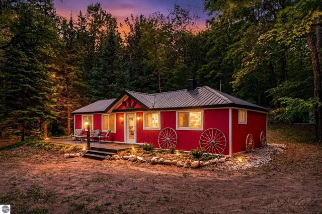 7979 N Turnerville Rd, Lake City, MI 49651
