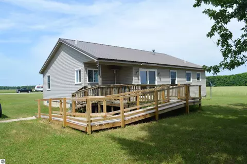 Exterior - 6268 E M-72, Kalkaska, MI 49646 photo 3 of 10