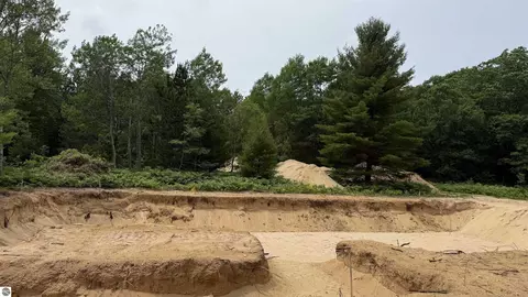 1636 Mary Lou Mnr, Interlochen, MI 49643