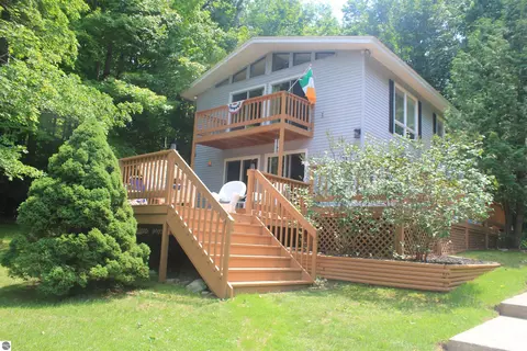 7066 Crystal Shores Dr, Bellaire, MI 49615