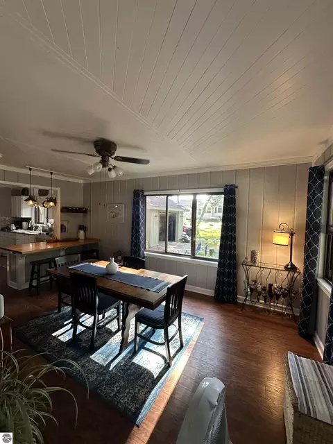 Dining - 5437 E 8th St, Au Gres, MI 48703 photo 3 of 7