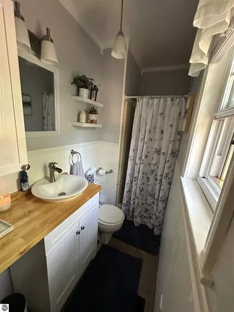 Bath - 5437 E 8th St, Au Gres, MI 48703 photo 1 of 1