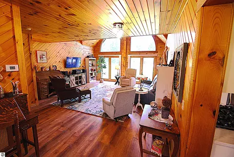 Living - 5592 Linksview Way, Gladwin, MI 48624 photo 1 of 5