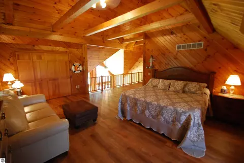 Bedroom - 5592 Linksview Way, Gladwin, MI 48624 photo 7 of 10