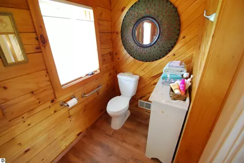 Bath - 5592 Linksview Way, Gladwin, MI 48624 photo 9 of 12