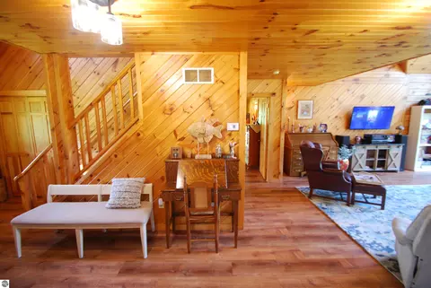 Entry Way - 5592 Linksview Way, Gladwin, MI 48624 photo 3 of 11