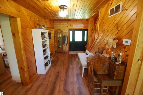Entry Way - 5592 Linksview Way, Gladwin, MI 48624 photo 4 of 11