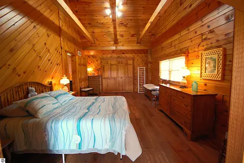 Bedroom - 5592 Linksview Way, Gladwin, MI 48624 photo 5 of 10