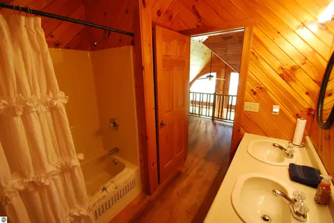 Bath - 5592 Linksview Way, Gladwin, MI 48624 photo 12 of 12