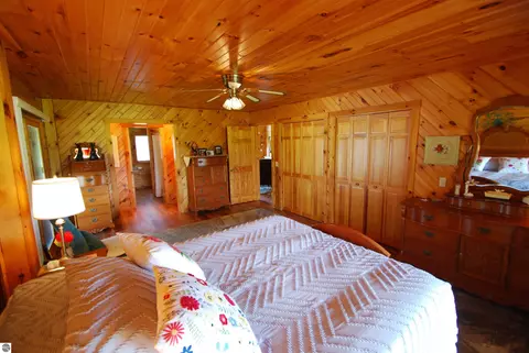 Bedroom - 5592 Linksview Way, Gladwin, MI 48624 photo 2 of 10