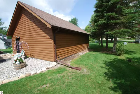 Exterior - 5592 Linksview Way, Gladwin, MI 48624 photo 18 of 26