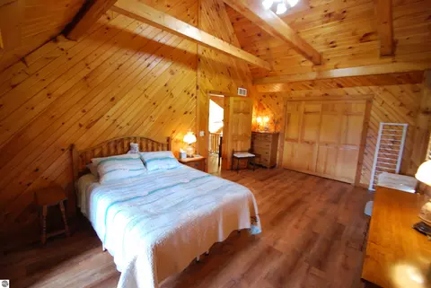 Bedroom - 5592 Linksview Way, Gladwin, MI 48624 photo 6 of 10