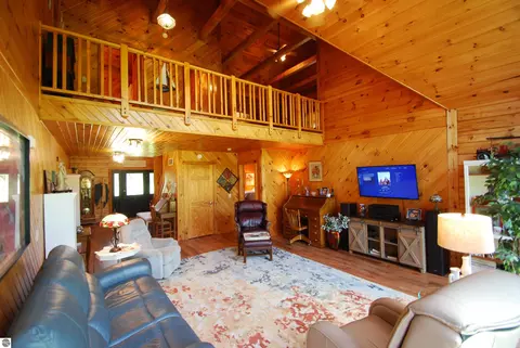 Living - 5592 Linksview Way, Gladwin, MI 48624 photo 3 of 5