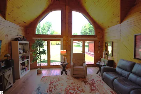 Living - 5592 Linksview Way, Gladwin, MI 48624 photo 2 of 5