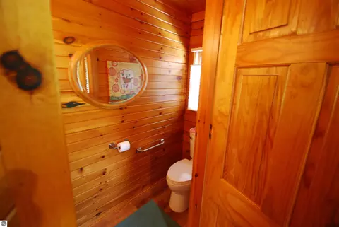 Bath - 5592 Linksview Way, Gladwin, MI 48624 photo 1 of 12