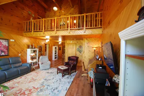 Living - 5592 Linksview Way, Gladwin, MI 48624 photo 4 of 5