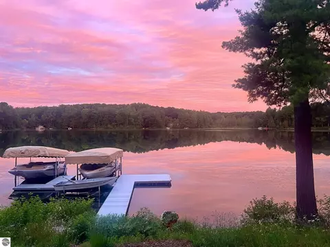 2847 Crescent Shores Dr, Traverse City, MI 49685