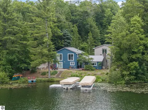2847 Crescent Shores Dr, Traverse City, MI 49685