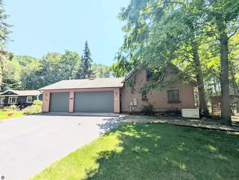 Exterior - 5110 Huron Breeze Dr, Au Gres, MI 48703 photo 2 of 23