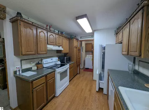 Kitchen - 5110 Huron Breeze Dr, Au Gres, MI 48703 photo 6 of 7