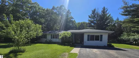 704 Forest Rd, Oscoda, MI 48750