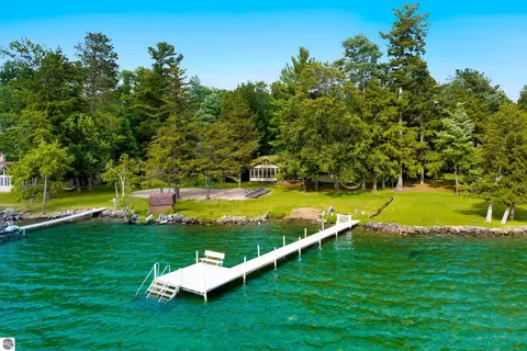 8143 Drake Ln, Williamsburg, MI 49690