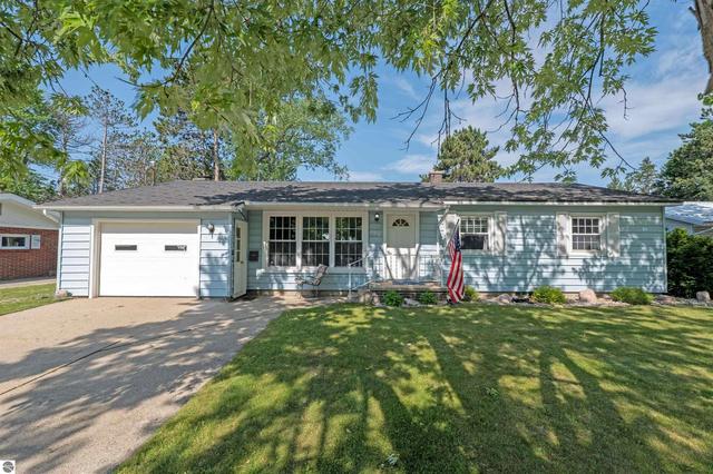 425 Leeson Ave, Cadillac, MI 49601