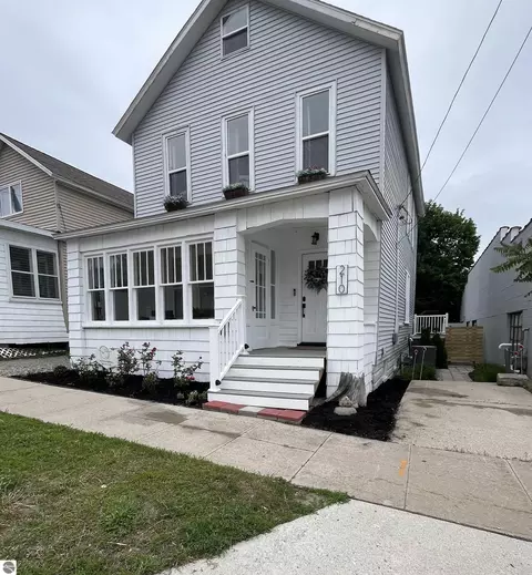 210 Fifth Ave, Manistee, MI 49660