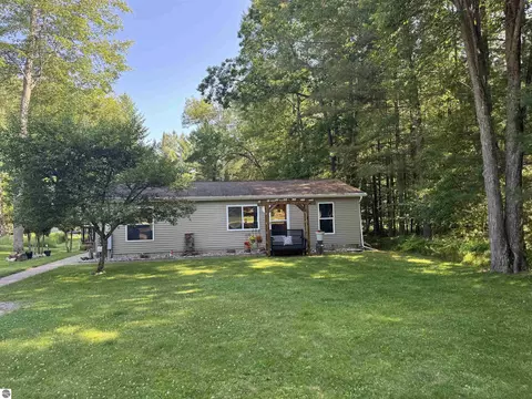 1816 Onondaga Trl, West Branch, MI 48661
