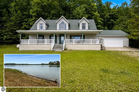 16043 Wagner Rd, Empire, MI 49630