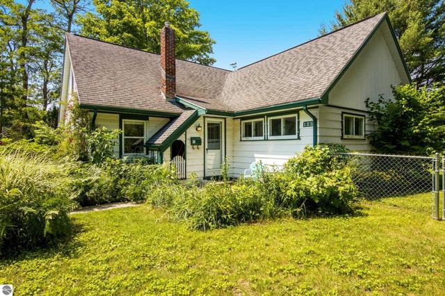 123 E Sixteenth St, Traverse City, MI 49684