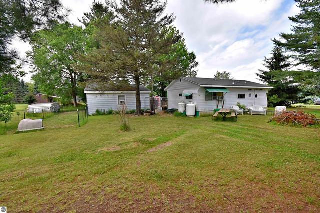 1061 N Anderson St, Lake City, MI 49651