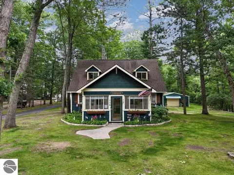 116 12th St, Prudenville, MI 48651