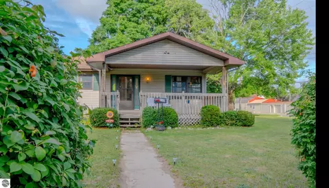 712 W Division St, Cadillac, MI 49601