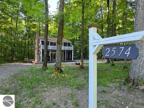 2574 Bahnhof Ln, Bellaire, MI 49615